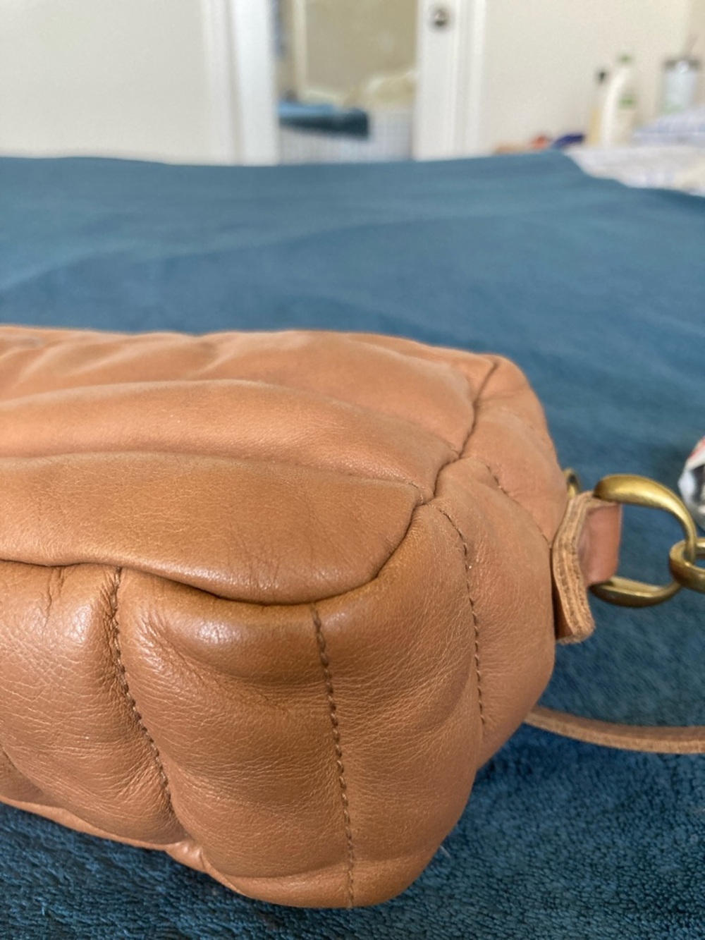 Madewell The Transport Camera Bag: Puff Edition - Picture 11 of 16